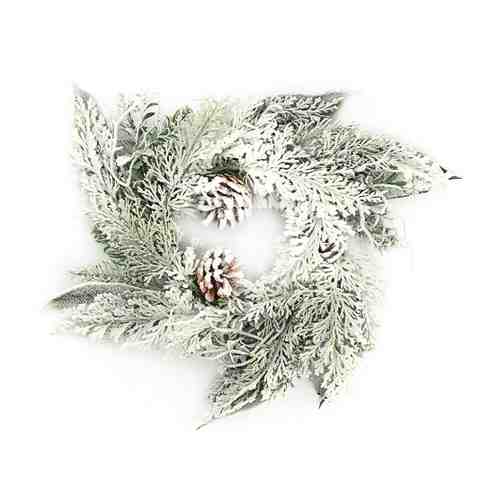 Венок хвойный Holiday Classics с шишками и веточками омелы заснеженный 41 см арт. 3413008
